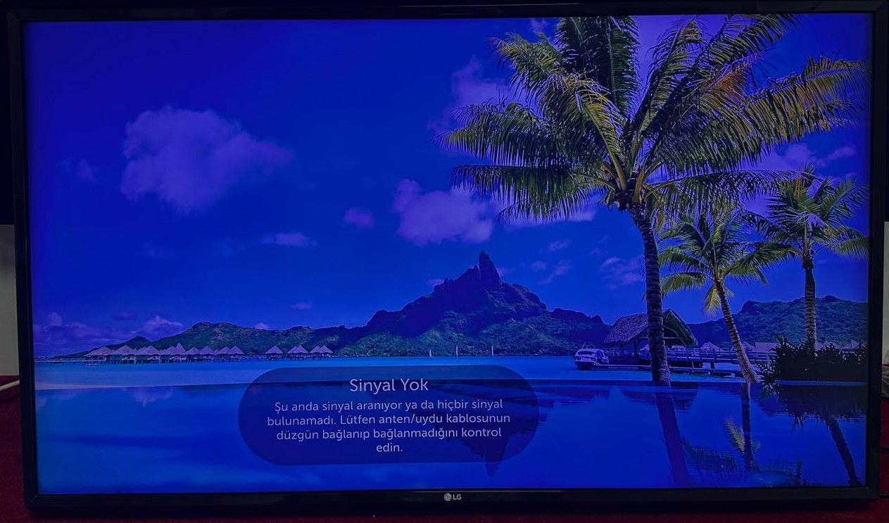 43UJ630V Ekran mavi mor renkli